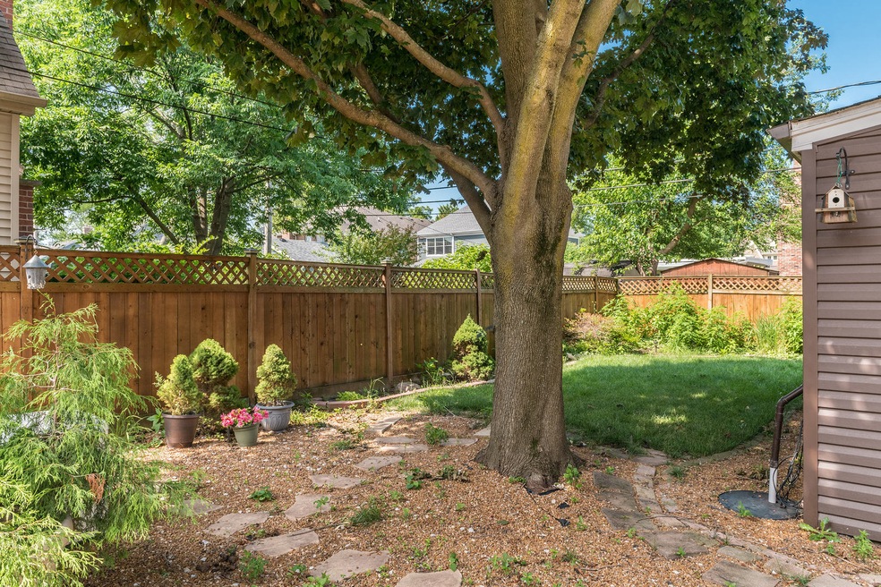 678 S Mitchell Ave, Elmhurst, IL 60126 - photo 1