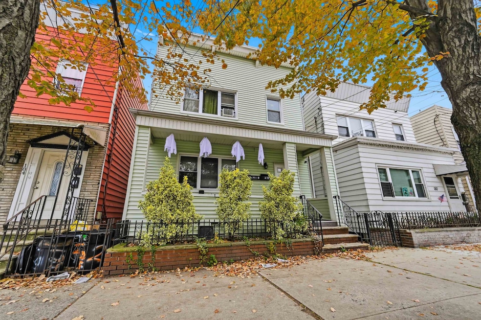 For Rent $2,048/month