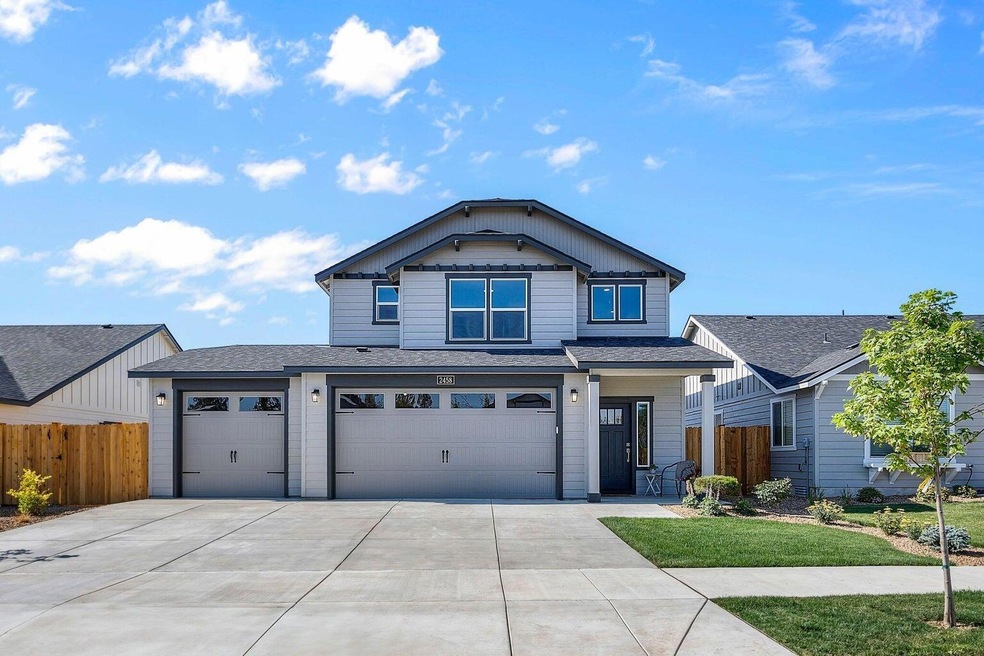 Middleton 3 Car Garage