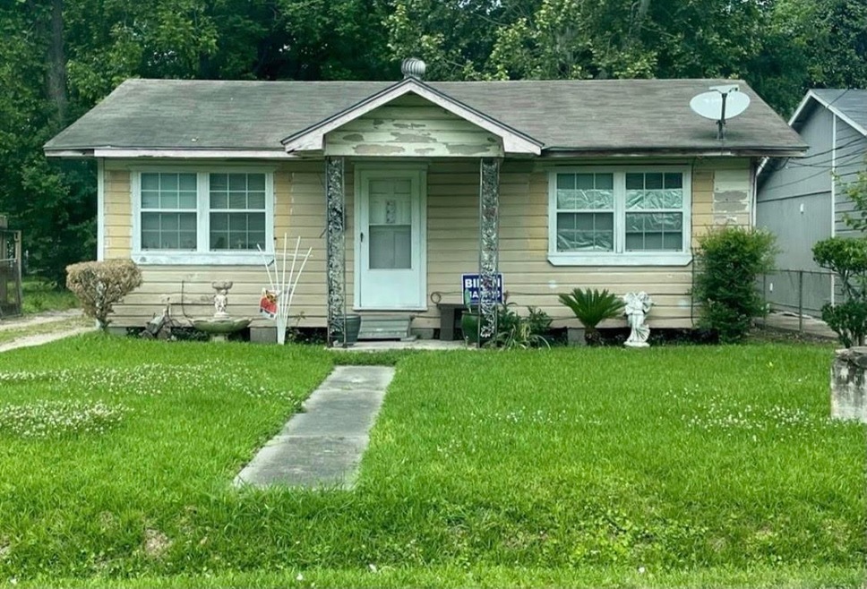 2305 Melbourne St, Houston, TX 77026 - photo 1