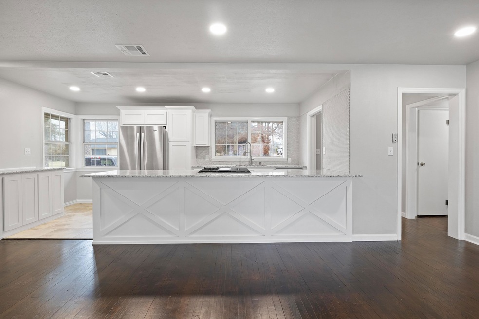 1104 Crescent Dr, Duncan, OK 73533 - photo 1