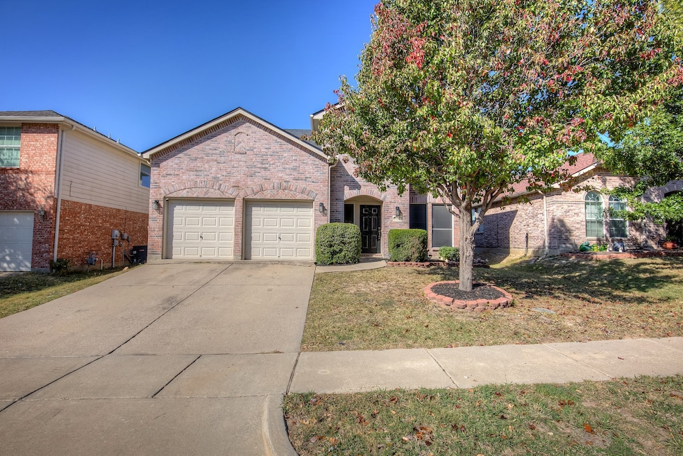 9313 Comanche Ridge Dr, Fort Worth, TX 76131 - photo 1