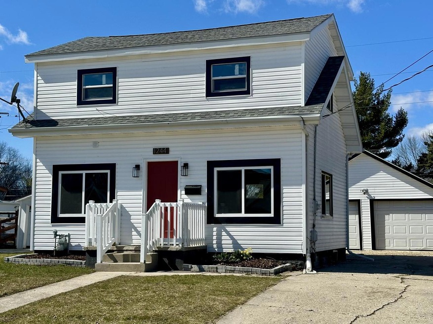1244 Arlington Ave, Manitowoc, WI 54220 - photo 1
