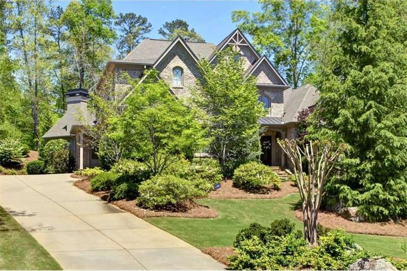 Executive brick estate nestled in the heart of pro