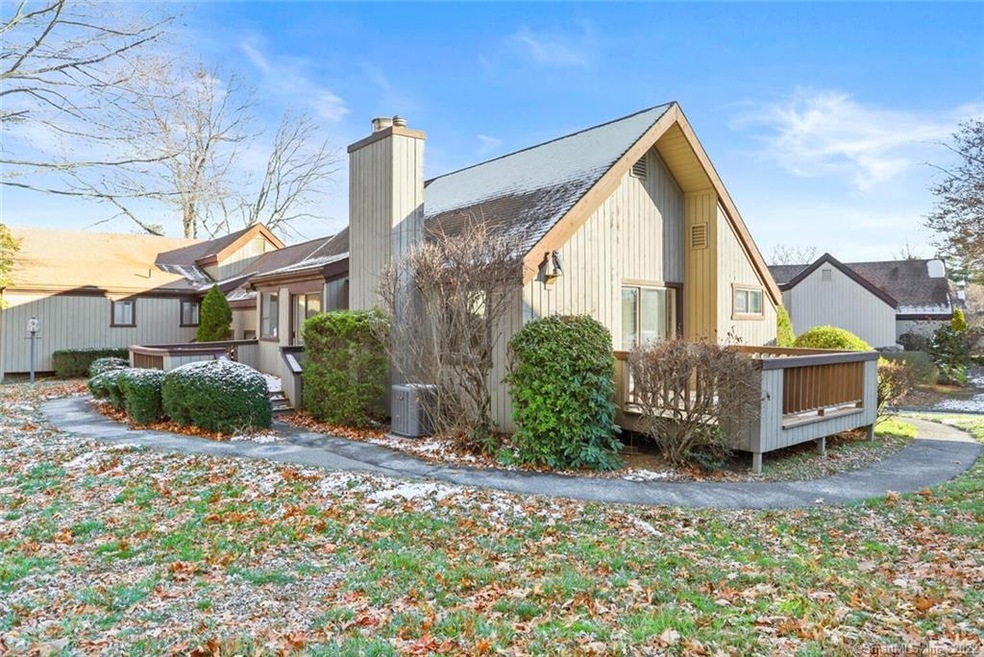 527 Chapokele Ln unit A, Stratford, CT 06614 - photo 1