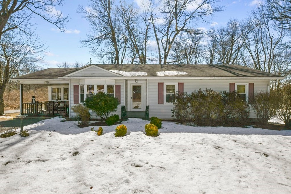 301 Ridgewood Dr, Leominster, MA 01453 - photo 1