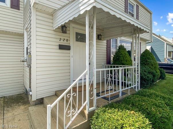 228 Creed St, Struthers, OH 44471 - photo 1