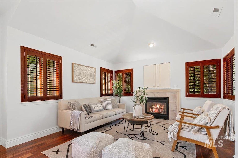 5134 S Surprise Way unit 201, Boise, ID 83716 - photo 1