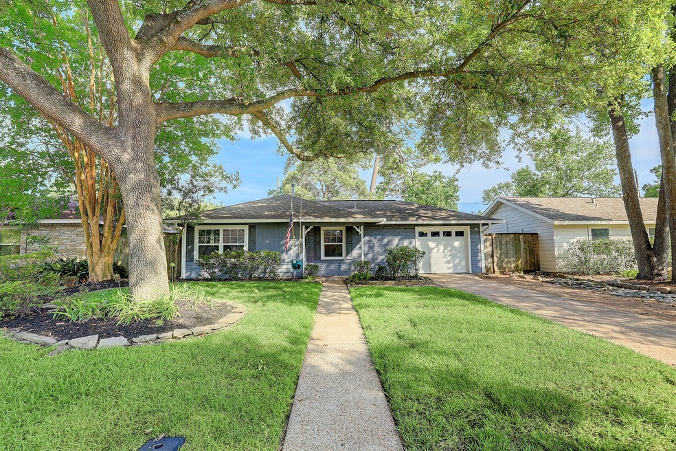 1527 Chantilly Ln, Houston, TX 77018 - photo 1