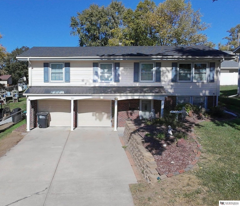 9616 Meredith Ave, Omaha, NE 68134 - photo 1