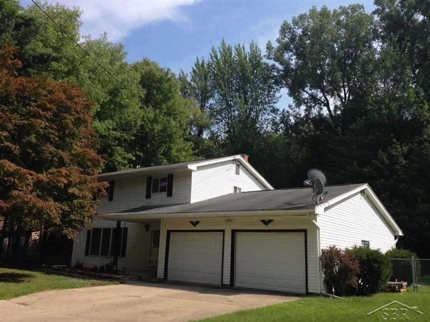 On dead end road off towerline. Move in ready.