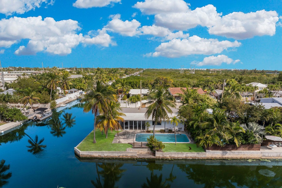 Sold $1,025,000 • Co-Listing Agent