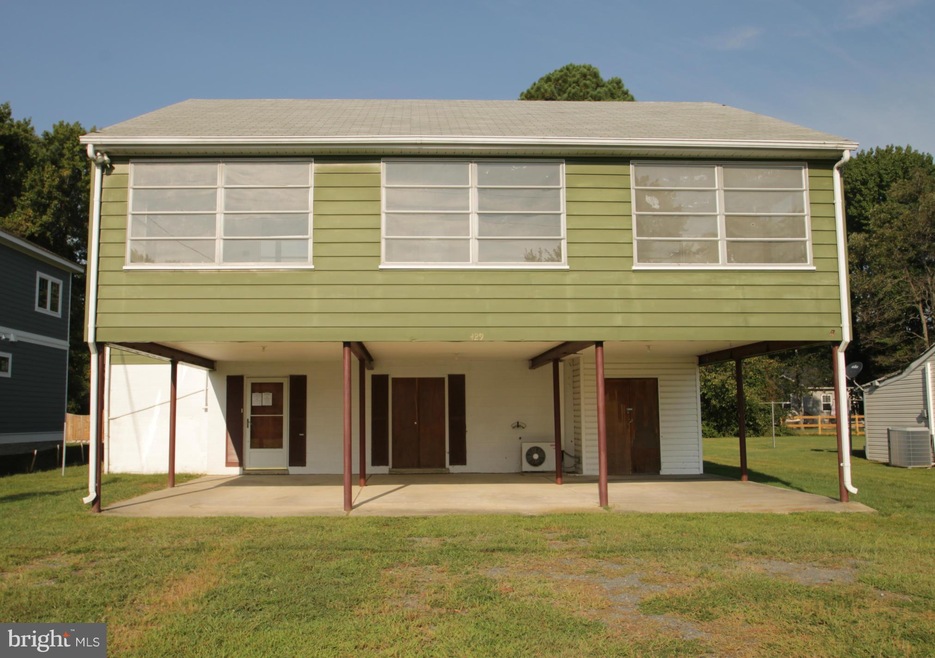 429 Shore Dr, Colonial Beach, VA 22443 - photo 1