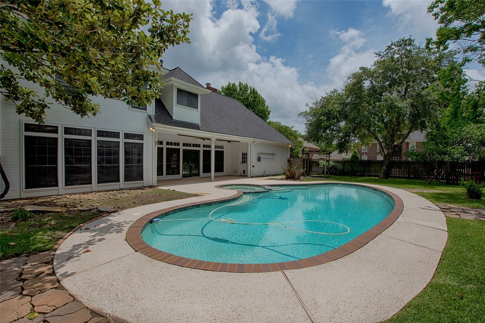 1406 Silverleaf Dr, Friendswood, TX 77546 - photo 1