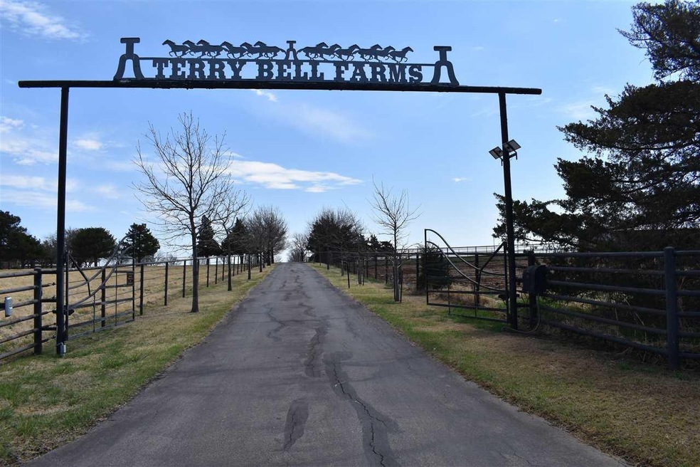 246 NW Paint Rd, Cache, OK 73527 - photo 1