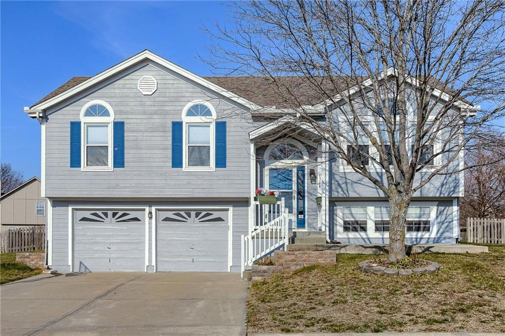 1716 Longhorn Ln, Raymore, MO 64083 - photo 1