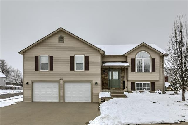 530 Holiday Ct, Lansing, KS 66043 - photo 1