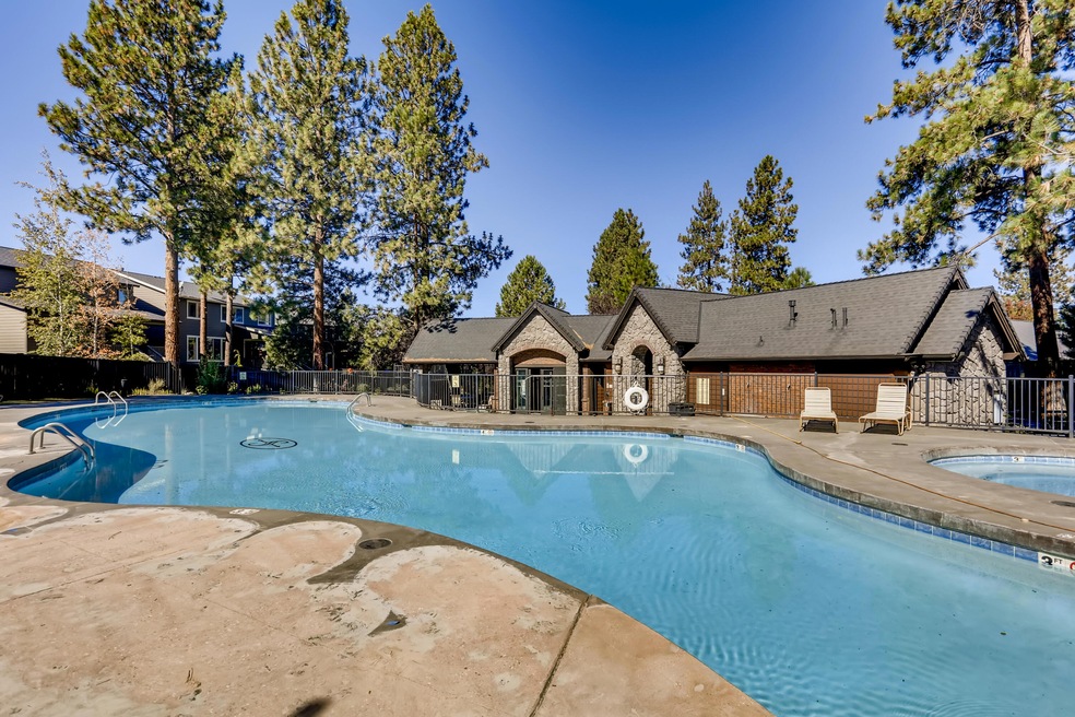 Stonegate pool Hot tub