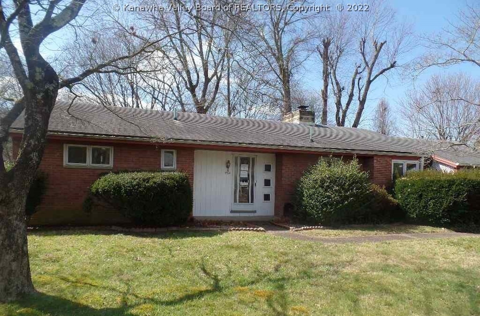 2718 Edwards Cir, Dunbar, WV 25064 - photo 1