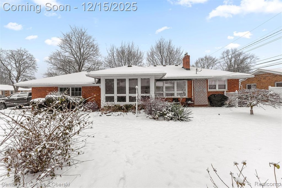 25703 Loch Lomond Dr, Dearborn Heights, MI 48125 - photo 1