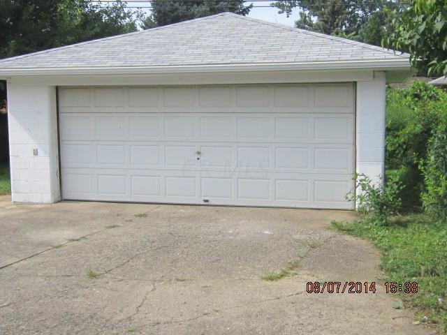 2-car detached garage