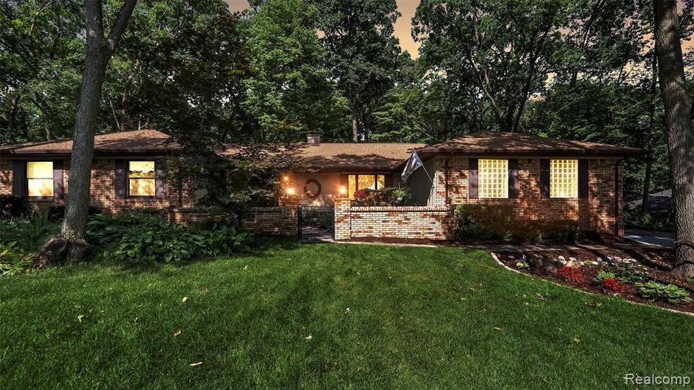 4884-Split-Rail-Dr-Brighton-MI-48114-windowstill-3