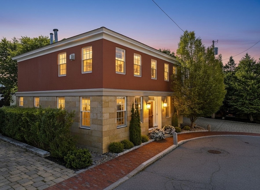 7 Vernon St, Newburyport, MA 01950 - photo 1