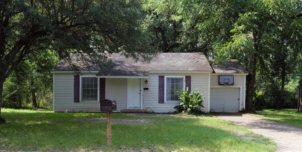 1321 Virginia Ave, Nacogdoches, TX 75964 - photo 1