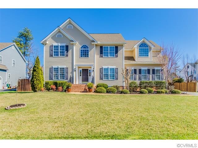 Maintenance free vinyl siding and well-maintained 