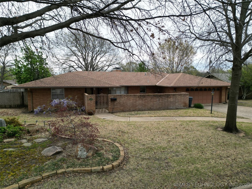 812 Virginia Ln, Ardmore, OK 73401 - photo 1