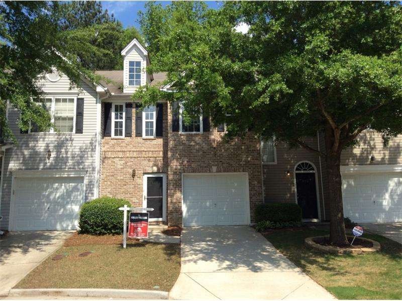 Beautiful townhome in sought-after location close 