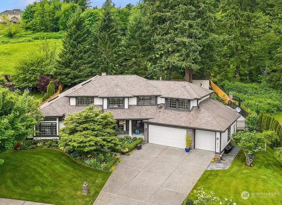 Sold $2,061,000 • Co-Listing Agent