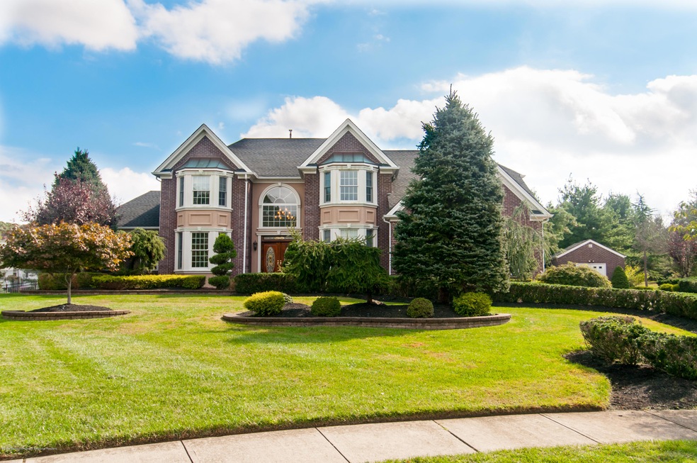 19 Wildflower Ct, Manalapan, NJ 07726 - photo 1