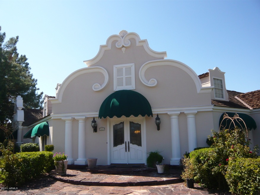 CLOSE UP OF FRONT