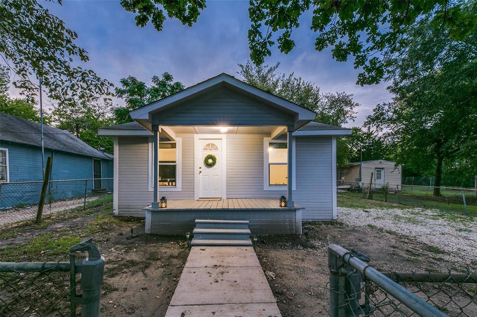 502 E Decatur St, Ennis, TX 75119 - photo 1