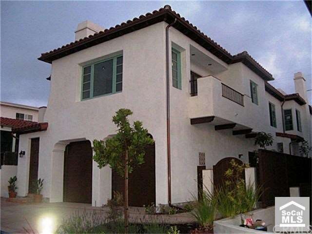 Never lived-in luxury townhomes right downtown!