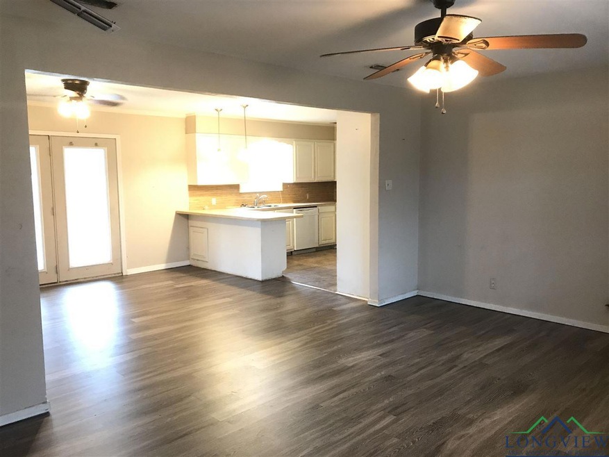 220 Crestwood Dr, Longview, TX 75601 - photo 1