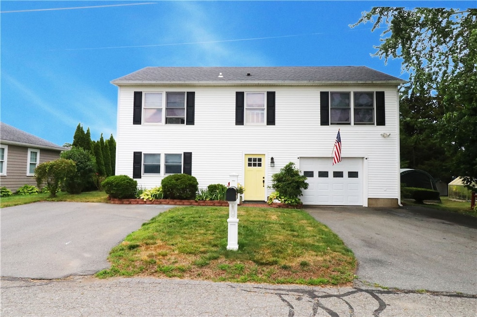 17 Metacomet St, Portsmouth, RI 02871 - photo 1