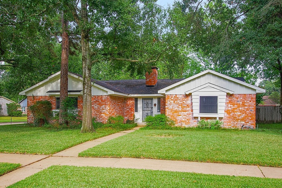 7230 Leaning Oak Dr, Houston, TX 77088 - photo 1