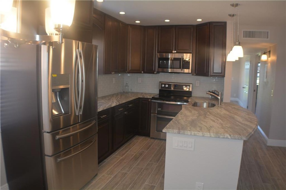 BEAUTIFUL HIGH END KITCHEN