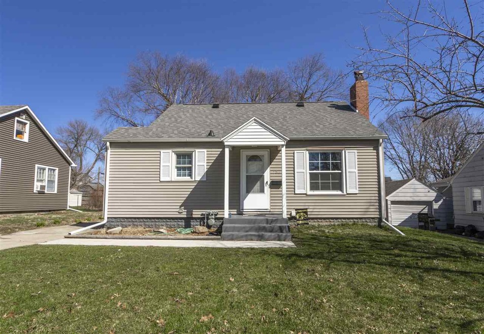 1826 Iowa St, Cedar Falls, IA 50613 - photo 1