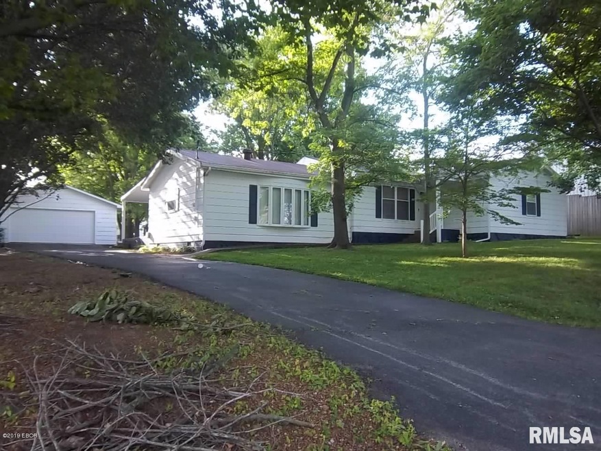 522 Marsh St, Harrisburg, IL 62946 - photo 1