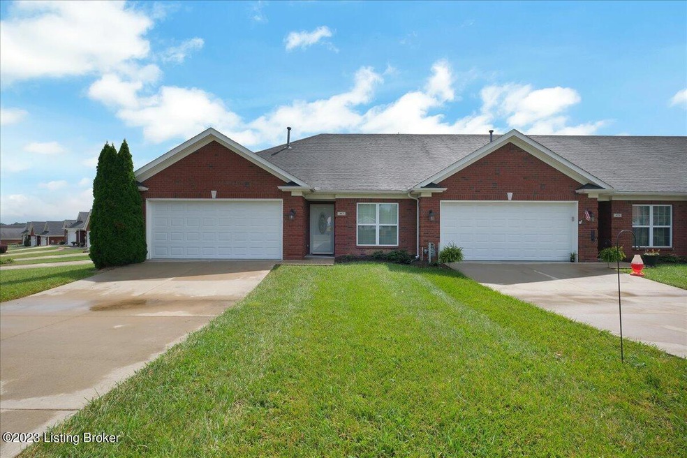 467 Woodlake Dr, Mount Washington, KY 40047 - photo 1