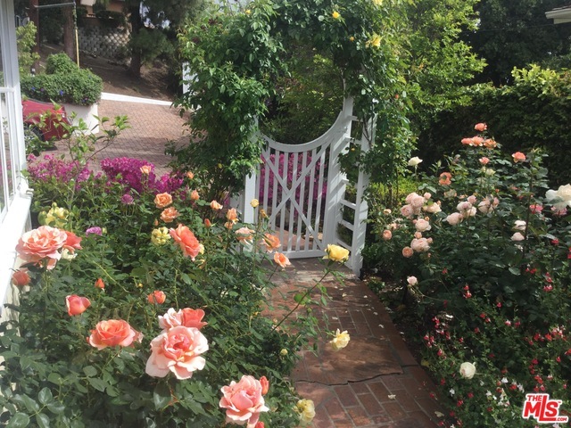 4912 Medina Dr, Woodland Hills, CA 91364 - photo 1