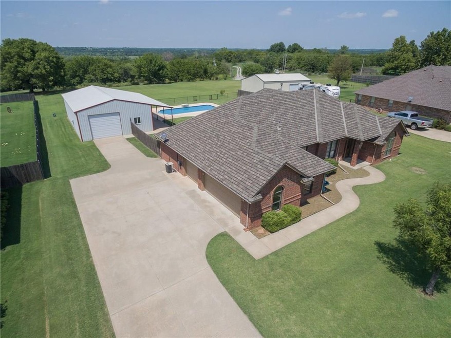 *Big 3* House/Shop/Pool on just over 1 acre