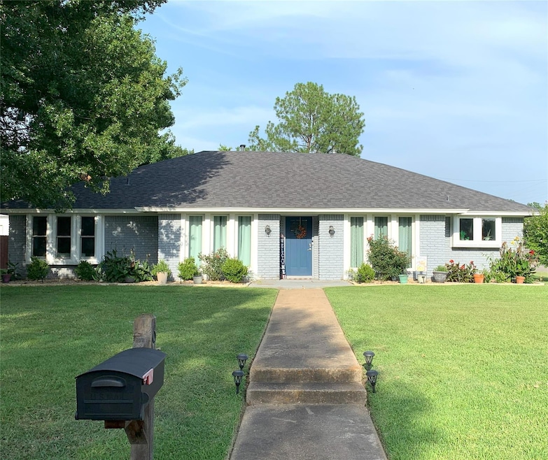 600 Lusk St, Bonham, TX 75418 - photo 1