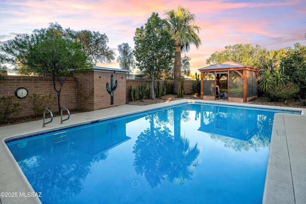 01-Pool Area