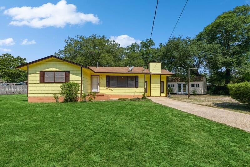 02_207MoriartyStNW_2003_FlexMLS800x600_8