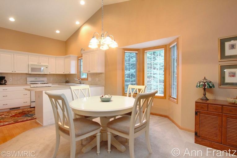 2034 Krislin Dr NE unit 31, Grand Rapids, MI 49505 - photo 1