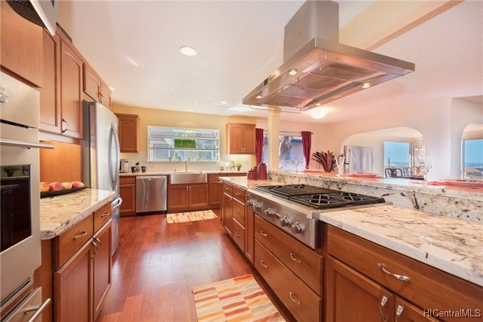 Who wouldn't want to cook in this fabulous gourmet